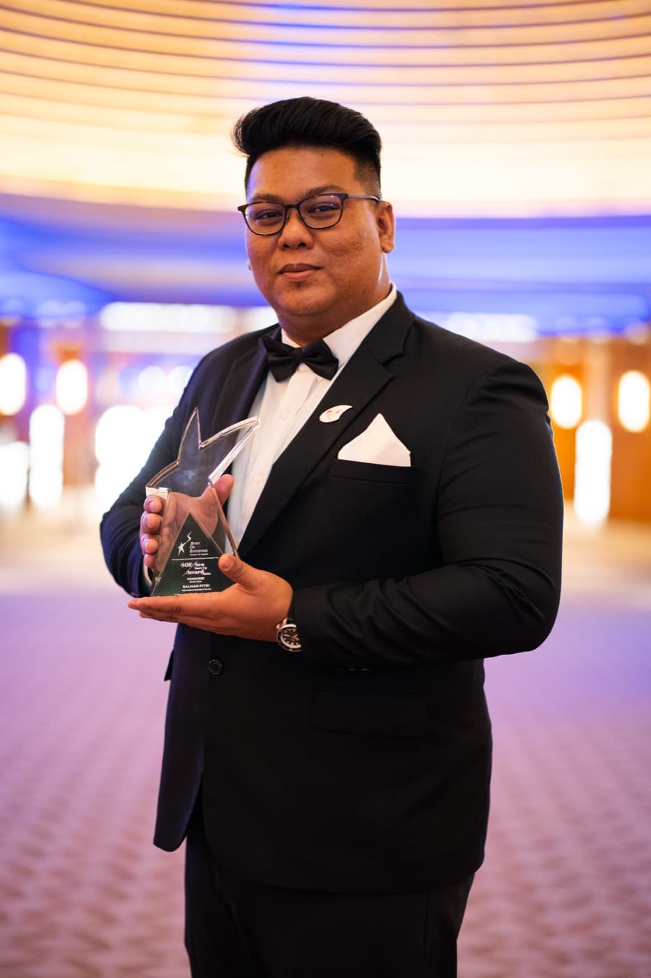 Salman Fitri receiving a business award for The Muscle Remedy